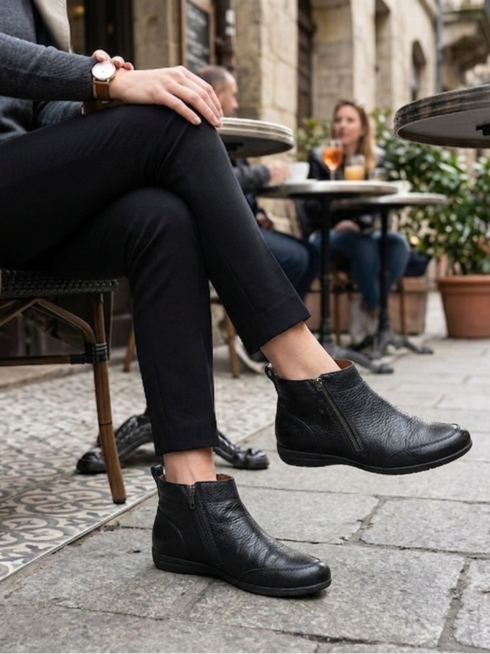 Vionic Lois Black Pebbled Leather Side Zip Ankle Boots Women's Size 7.5 Orthotic